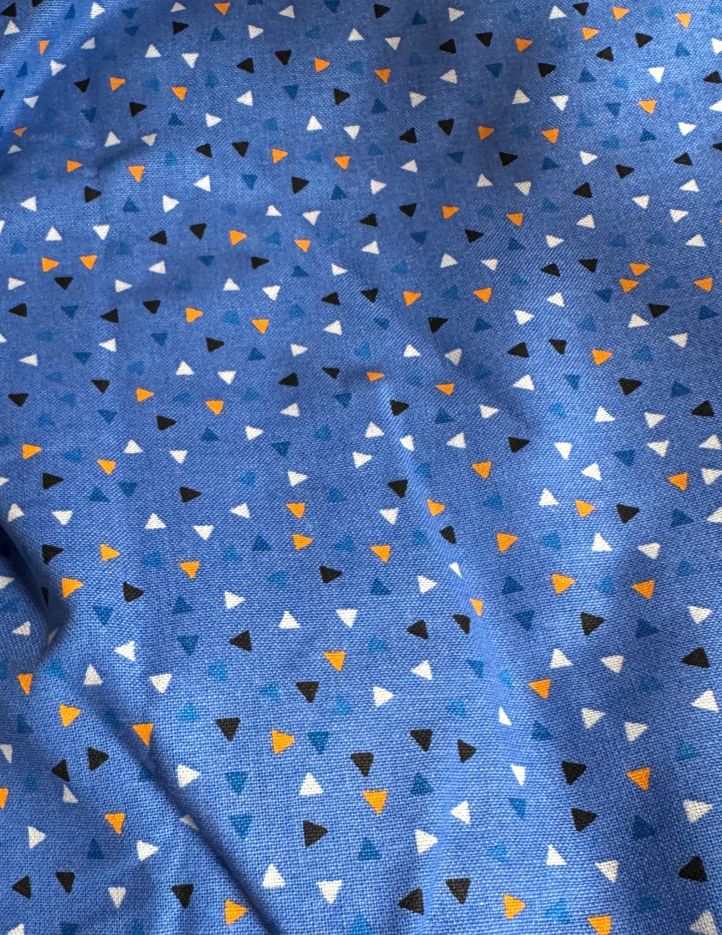 Blue triangles collar